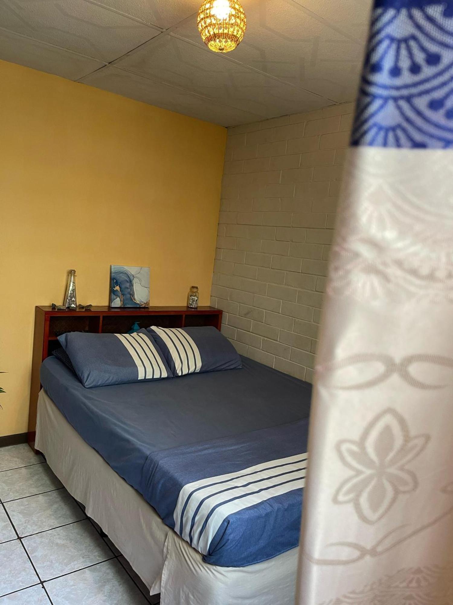 Pool House Hostel Santa Ana Exterior photo